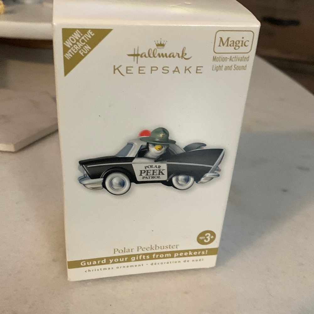 Hallmark Keepsake Polar Peekbuster